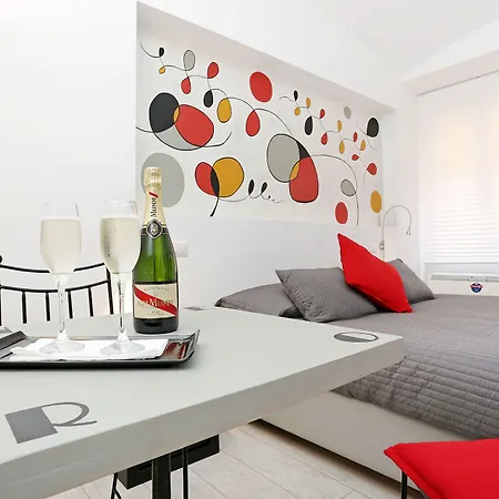 Houspitality Nero