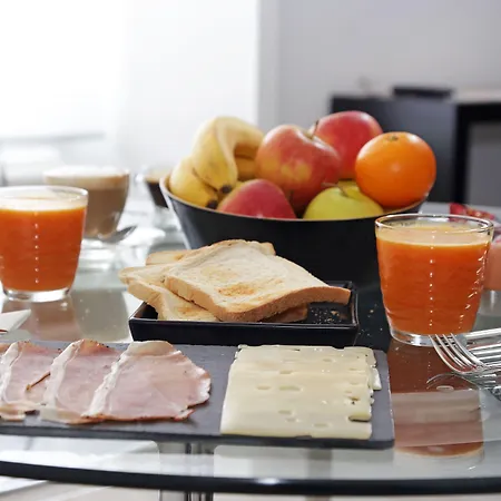 Houspitality Nero 3*